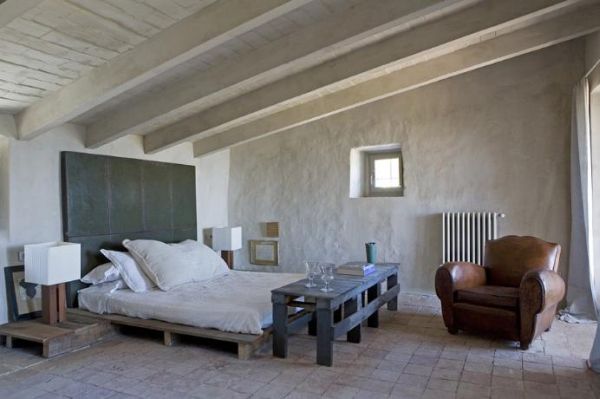 pallet-table-bedroom
