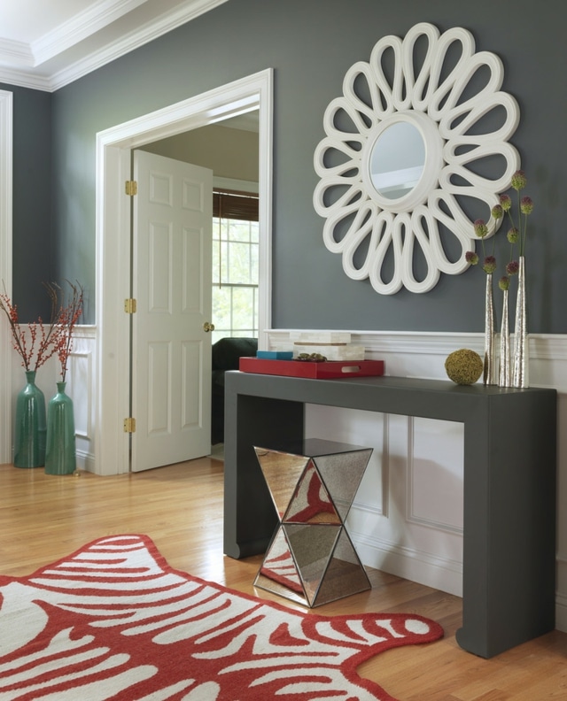 pops-of-colors-for-a-gray-foyer